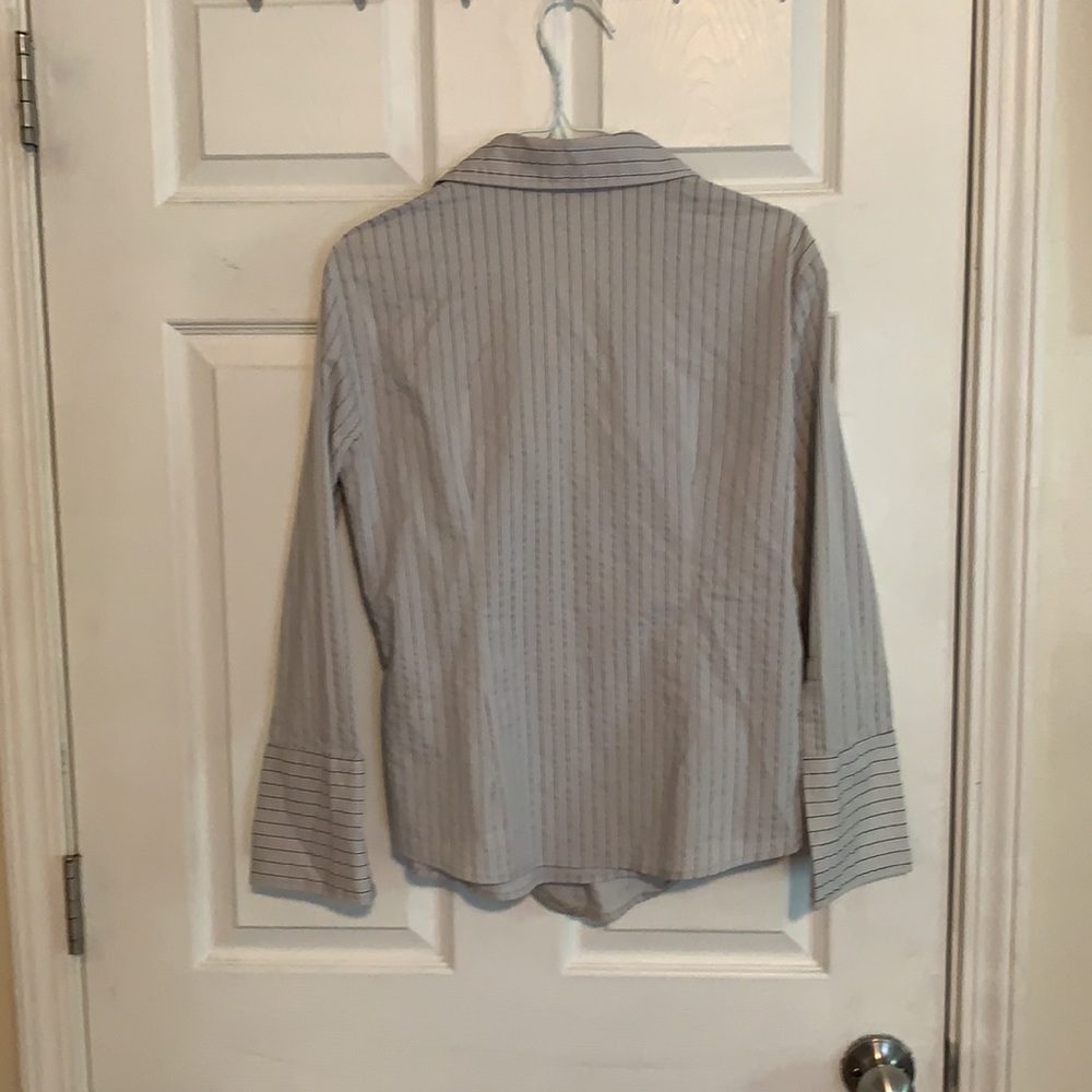 Shirt ๐ - Picture 2 of 3